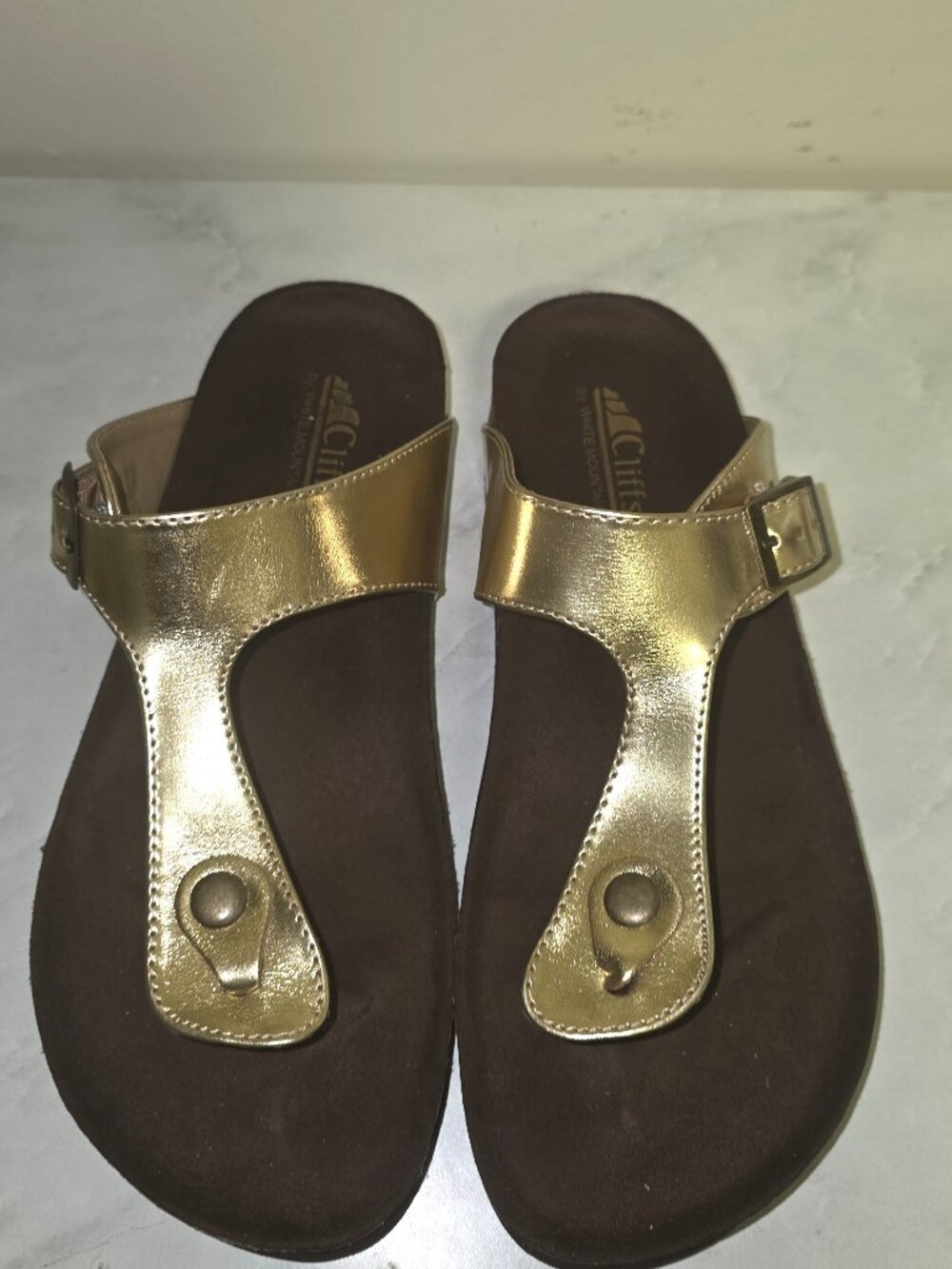 Cliffs by White Mountain Thong Slides - Metallic Gold